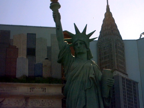 Estatua - New York Casino - San Luis